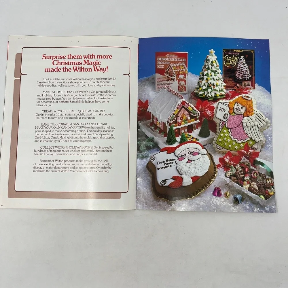 Vintage Wilton Santas Cookie Sleigh Kit Red Plastic 4 Piece Set 1983 w/Booklet